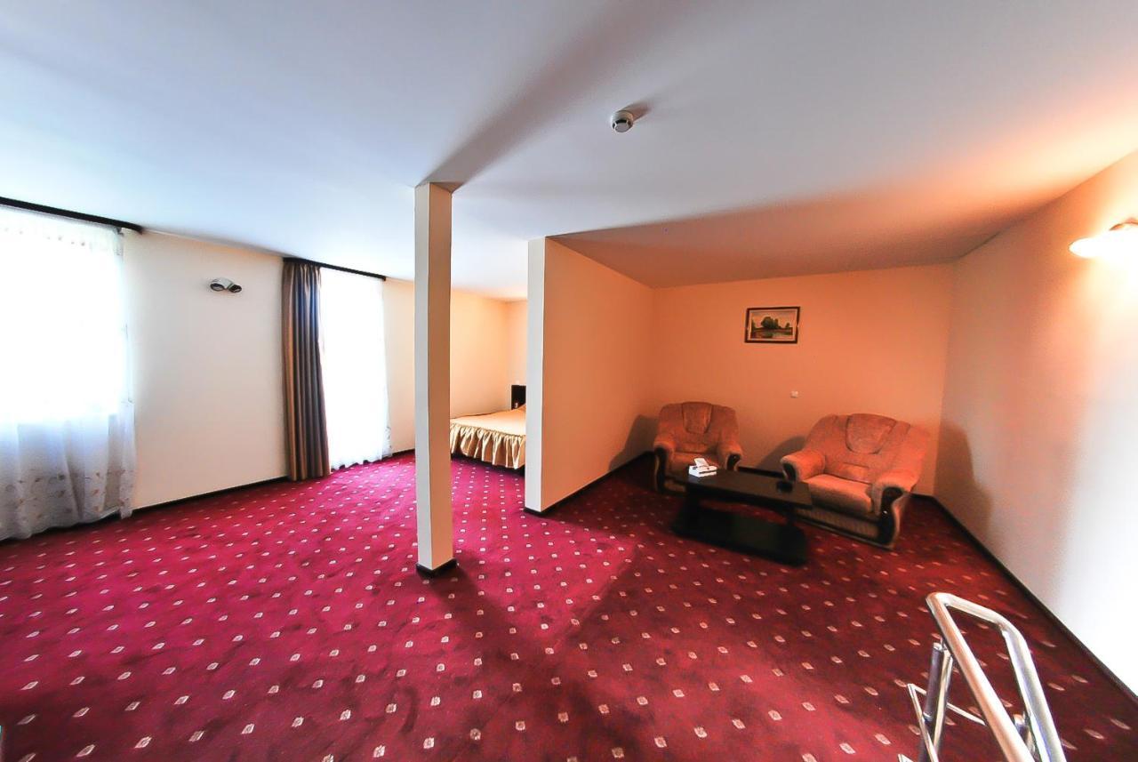 Hotel Magic Gt Trivale Piteşti Eksteriør bilde