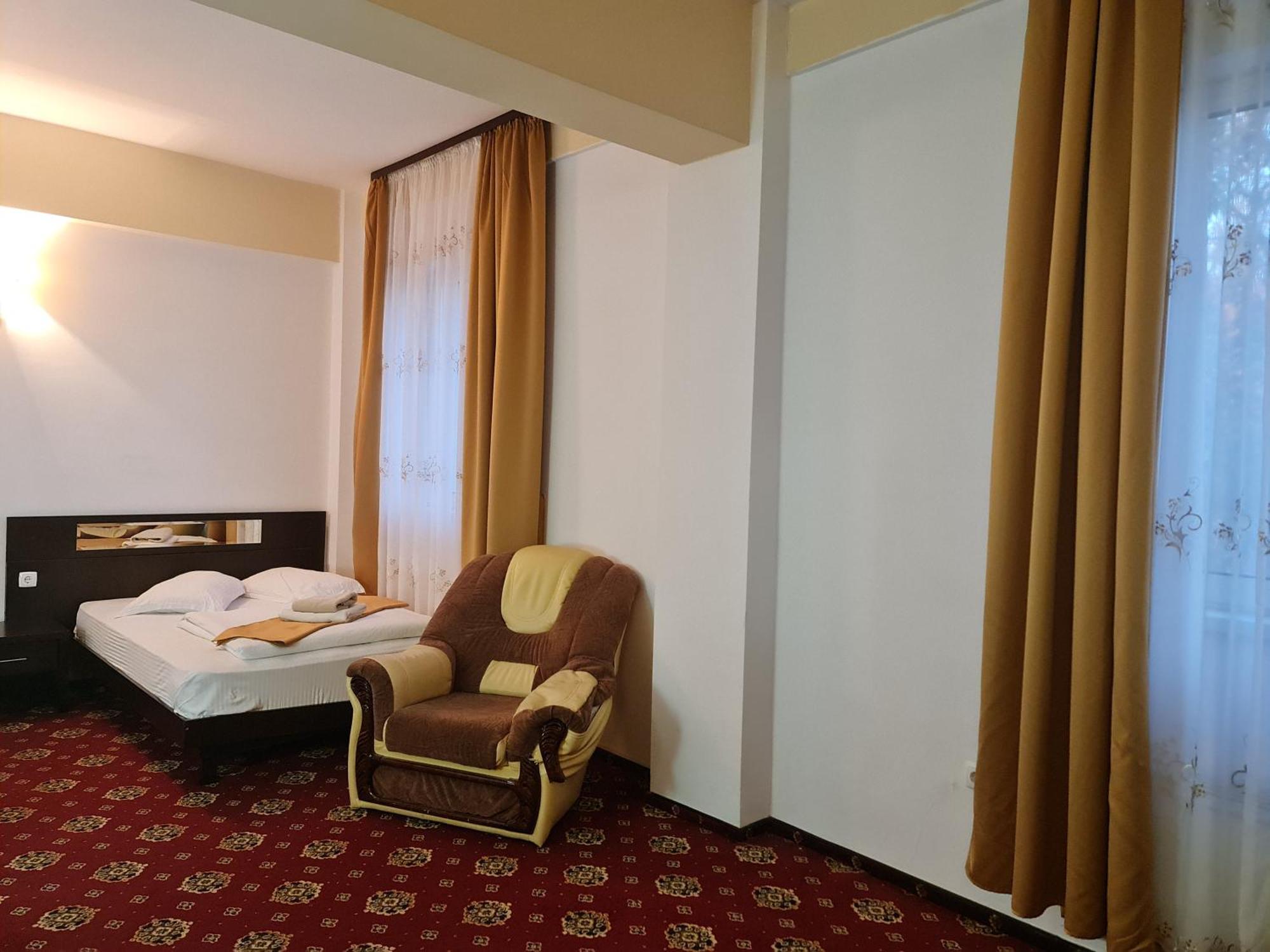 Hotel Magic Gt Trivale Piteşti Eksteriør bilde